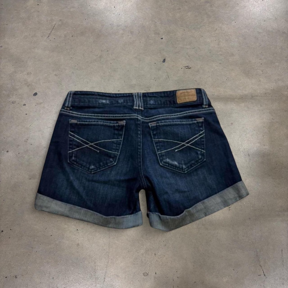Aeropostale Womens Blue Denim Mini Shorts Y2K Low Rise Cuffed Dark Wash Size 0 - Picture 2 of 7